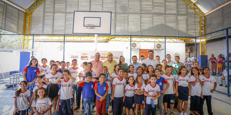 Escola Municipal São José na zona rural de Teresina é reformada e ganha quadra poliesportiva