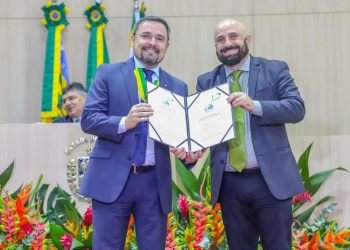 Deputado estadual Fábio Novo é homenageado com a Medalha do Mérito do TCE-PI