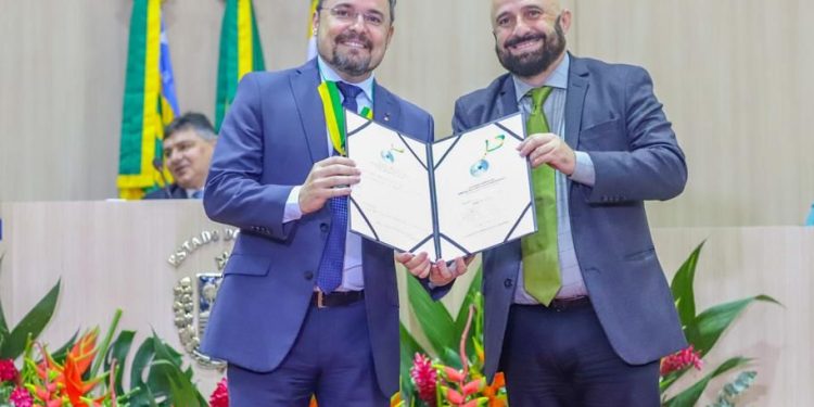 Deputado estadual Fábio Novo é homenageado com a Medalha do Mérito do TCE-PI