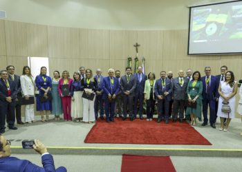 TCE-PI condecora 16 personalidades com o Colar do Mérito Jesualdo Cavalcanti