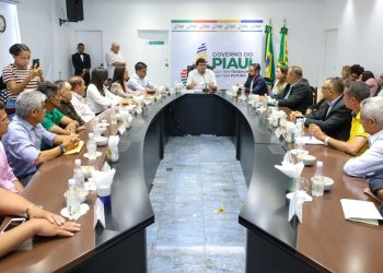 Governador debate saúde, educação e segurança com lideranças de Alto Longá e São Pedro