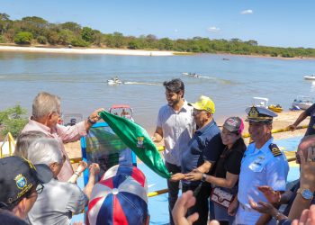 Prefeito Dr. Pessoa inaugura píer flutuante em frente ao Iate Clube de Teresina no Rio Parnaíba
