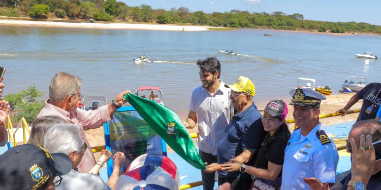 Prefeito Dr. Pessoa inaugura píer flutuante em frente ao Iate Clube de Teresina no Rio Parnaíba