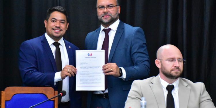 Câmara Municipal de Floriano homenageia advogados em sessão solene