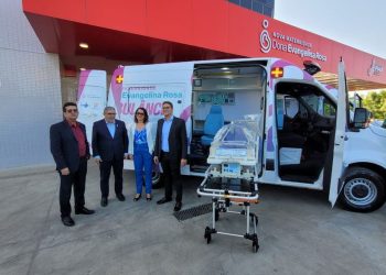 Governo do Piauí entrega ambulâncias equipadas com incubadoras para Nova Maternidade Dona Evangelina Rosa