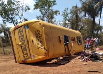 Criança morre e cerca de 14 ficam feridas em acidente com ônibus escolar em José de Freitas