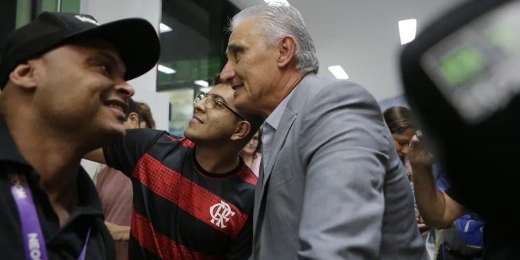 Quais são os pontos a favor de Flamengo e de Corinthians na briga para ter Tite como novo técnico?