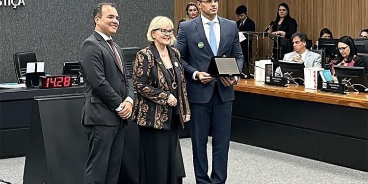 Juiz Silvio Valois Cruz Junior de Monsenhor Gil vence o Prêmio CNJ 2023