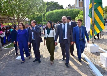 Vereadores participam da abertura da Semana da Pátria em Floriano