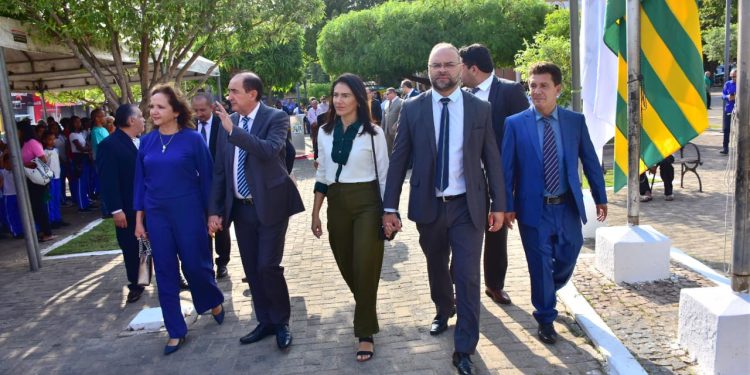 Vereadores participam da abertura da Semana da Pátria em Floriano