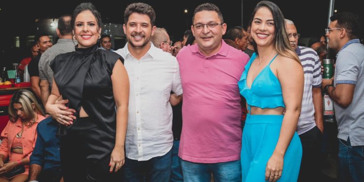 Deputado Hélio Rodrigues prestigia o tradicional festejo da cidade de Hugo Napoleão