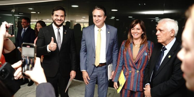 “O Piauí hoje é o estado campeão em matrículas”, reforça ministro Camila Santana em Brasília (DF)