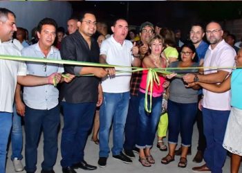 Prefeito Antonio Reis entrega pavimentação  poliédrica através do PlanMob no bairro Catumbi