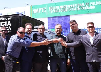 Secretaria de Segurança Pública realiza a entrega viaturas para transporte de cadáveres em Parnaíba