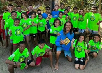 Jovens têm a vida transformada pelo kitesurf em Barra Grande no Piauí