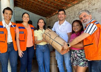 Secretaria da Defesa Civil entrega de filtros de barro em comunidade no munícipio de Monsenhor Gil