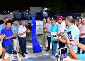 Prefeito de Floriano Antônio Reis entrega reforma e modernização da Praça da Liberdade, no bairro Sambaíba