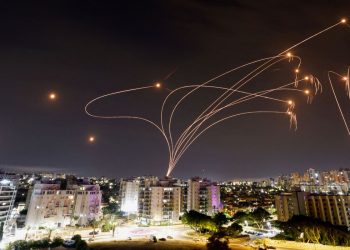 Governo brasileiro pretende retirar 900 brasileiros de Israel até sábado (14)