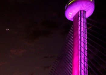 Ponte Estaiada fica cor-de-rosa em outubro para conscientizar sobre o câncer de mama