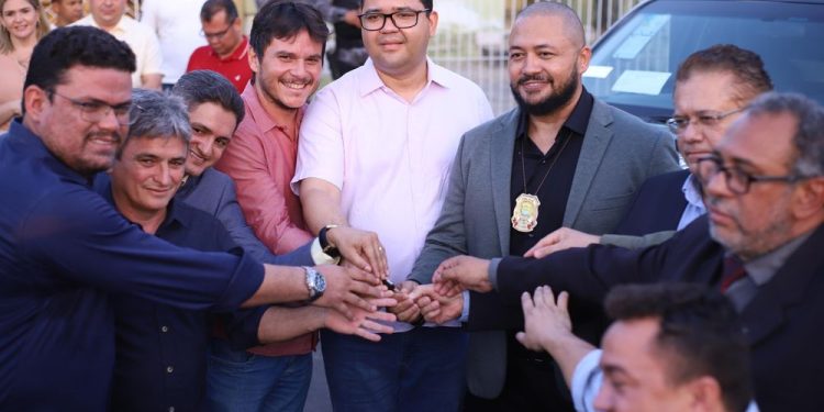 Secretaria de Segurança realiza entrega de viaturas e kits de combate a incêndio em Floriano