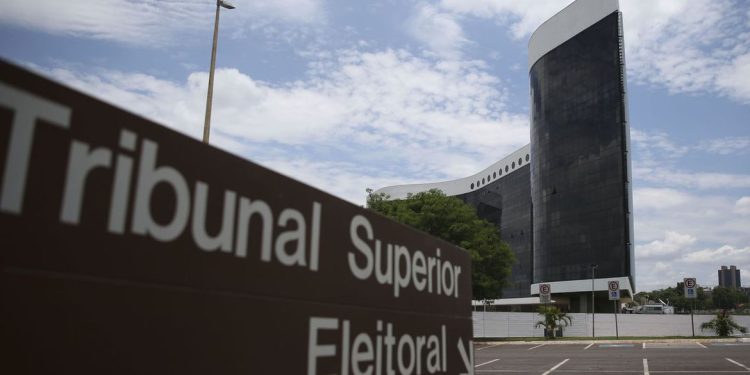 TSE rejeita três ações contra ex-presidente Bolsonaro por abuso nas eleições