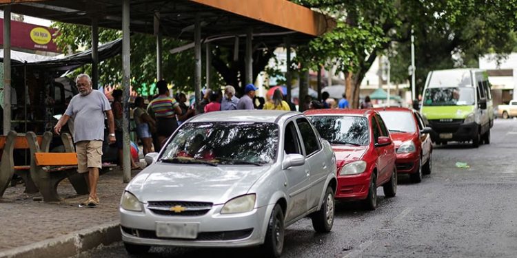 Contribuintes já podem pagar IPVA, taxas do Detran e Setrans com desconto em multas e juros