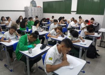 Estudantes do ensino médio do Brasil terão poupança para permanecer na escola