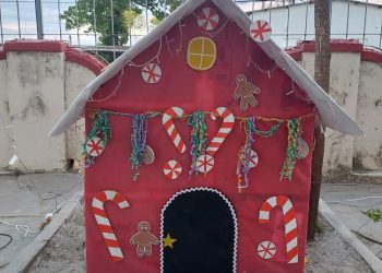 Estudantes usam material reciclado em decoração natalina de escola em Piracuruca