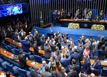 Reforma tributária pode ser aprovada nesta quarta (8); senadores votam proposta no plenário