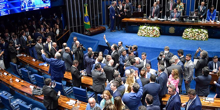 Reforma tributária pode ser aprovada nesta quarta (8); senadores votam proposta no plenário