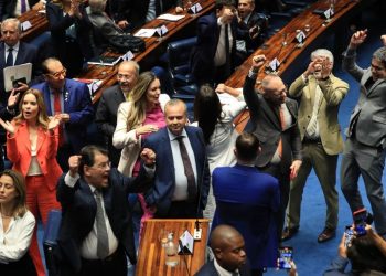 Senado aprova texto-base da reforma tributária em primeiro turno