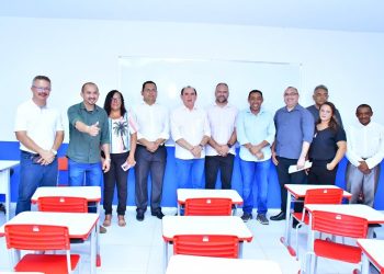 Prefeito Antônio Reis entrega ampliação da Escola M. Professor Freire em Floriano