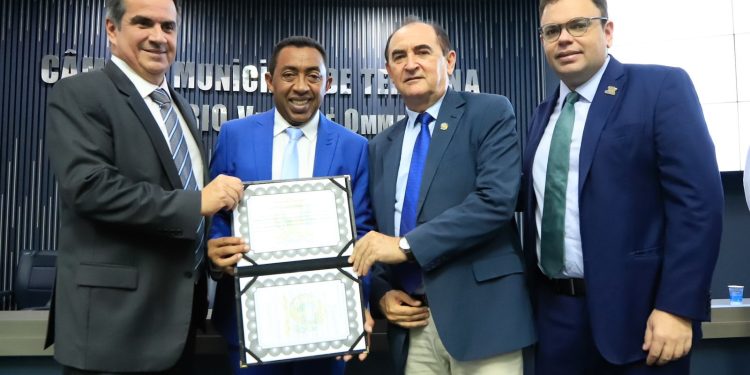 Câmara Municipal entrega título de Cidadania Teresinense a Joel Rodrigues
