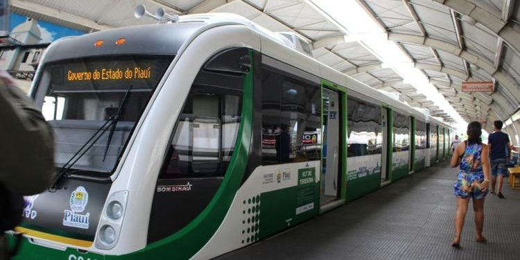 Lojistas conseguem gratuidade no metrô para compras de Natal