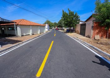 Governador entrega 8 mil m² de asfalto em Milton Brandão e anuncia investimentos de R$ 6 milhões para recuperação de rodovias