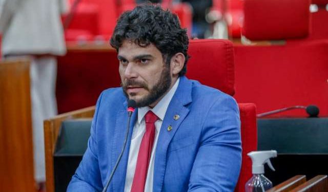 Deputado Dr. Marcus Vinícius Kalume comemora avanço de neurocirurgia em Floriano