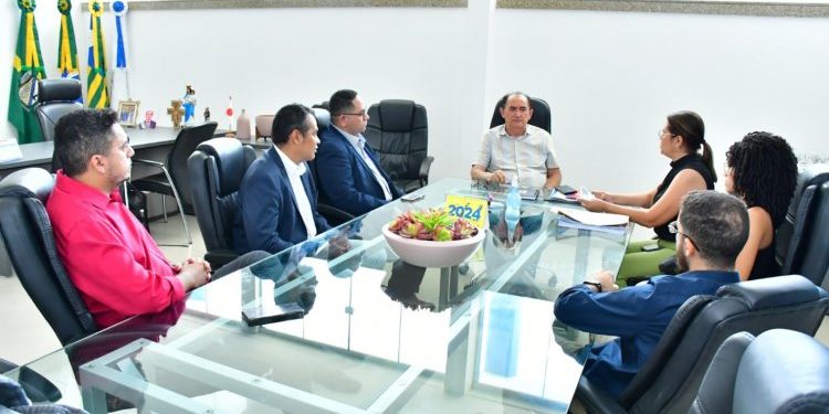 Prefeitura de Floriano assina contrato com a banca responsável por Concurso Público