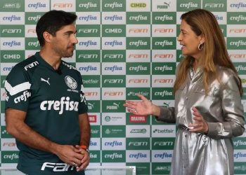 Leila Pereira, presidente do Palmeiras, anuncia renovação de Abel Ferreira
