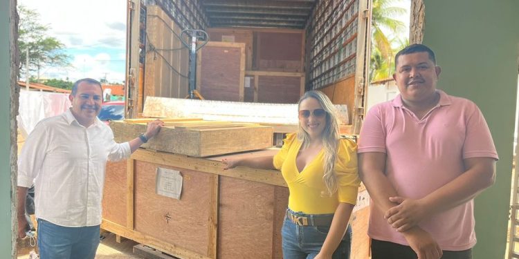 Governo do Piauí entrega tomógrafo ao Hospital de Corrente