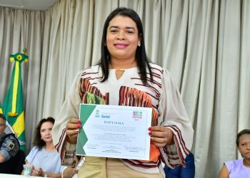 Prefeito Antônio Reis dá posse aos novos conselheiros tutelares de Floriano