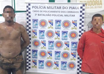 Polícia Militar prende dupla suspeita de assalto, apreende diversas armas e recupera quase R$ 12 mil em dinheiro em Floriano