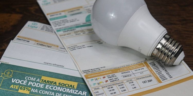 Aneel: conta de luz dos brasileiros deve subir 5,6% em média em 2024