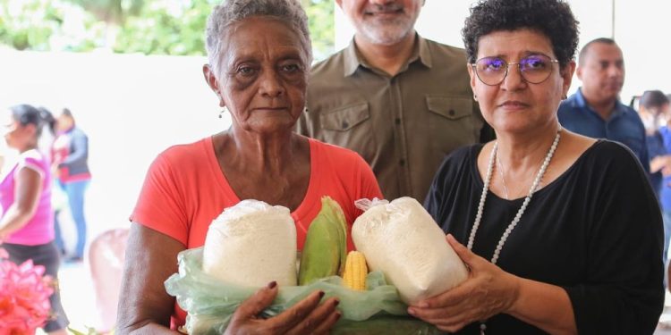 SAF entrega 3,7 toneladas de alimentos para famílias em situação de vulnerabilidade de José de Freitas