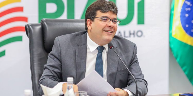 Rafael Fonteles anuncia concurso para áreas de administração, saúde, educação e segurança