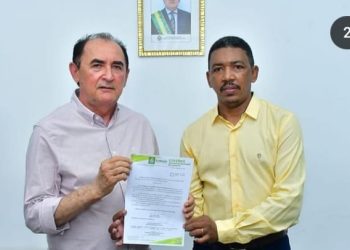Prefeito de Floriano Antônio Reis dá posse ao novo secretário de Infraestrutura