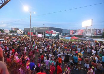 Corso de Teresina 2024 acontece neste sábado (03); mais de 250 mil foliões são aguardados na avenida Raul Lopes