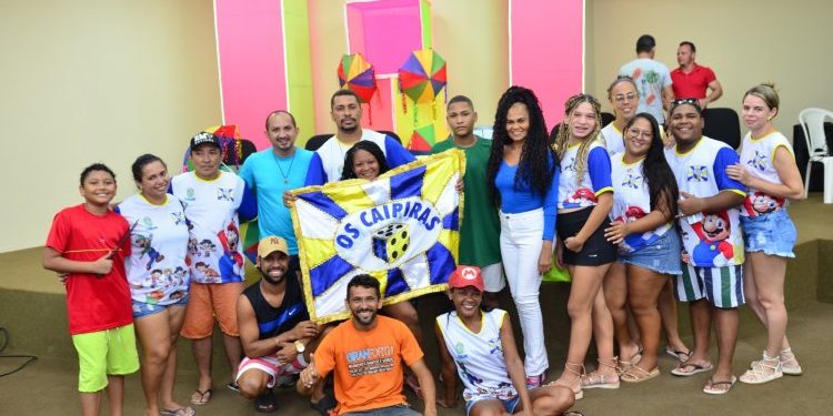 Os Caipiras foi campeã do desfile das escolas de samba do Carnaval de Floriano