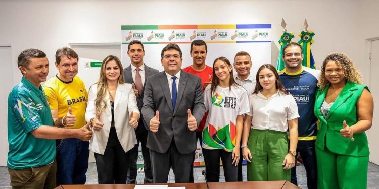 Atletas e técnicos assinam termo de adesão ao Bolsa Atleta Piauí na segunda-feira (25)