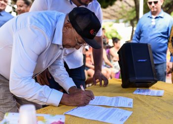 Prefeito Dr. Pessoa assina ordem de serviço para pavimentação asfáltica do bairro Parque Rodoviário