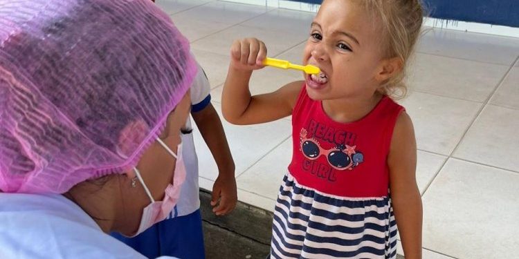 Prefeitura de Floriano realiza ações preventivas em saúde bucal nas escolas municipais